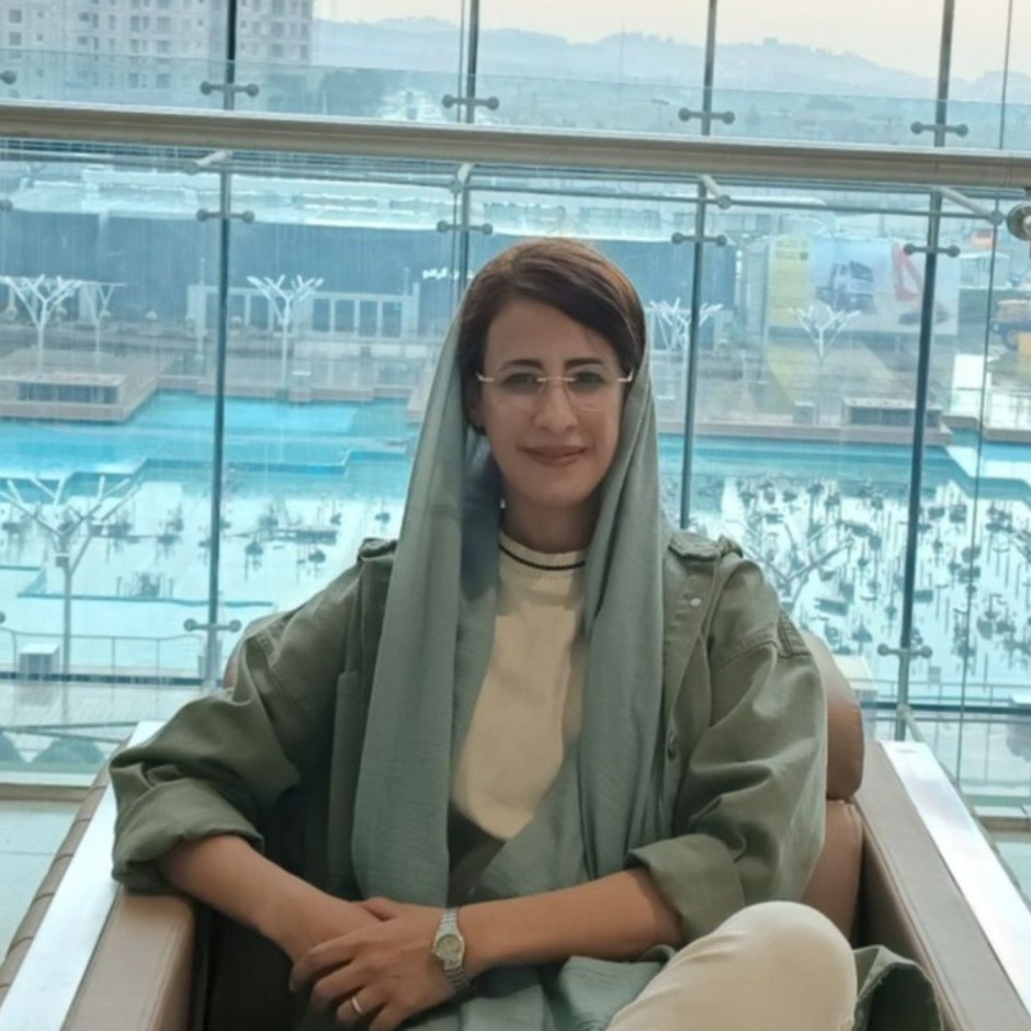 هلیا نازفروش - کارشناس SEO سالن مطالعه