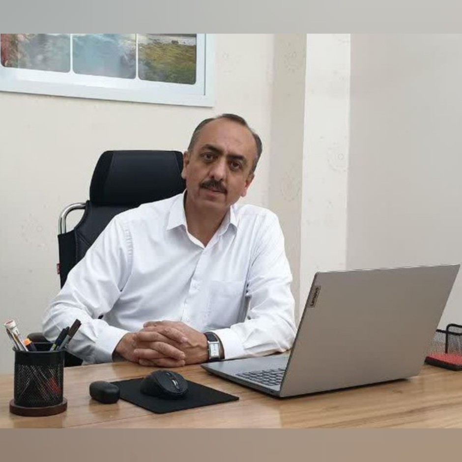 رضا ناظری - مدیر ارشد مارکتینگ سالن مطالعه